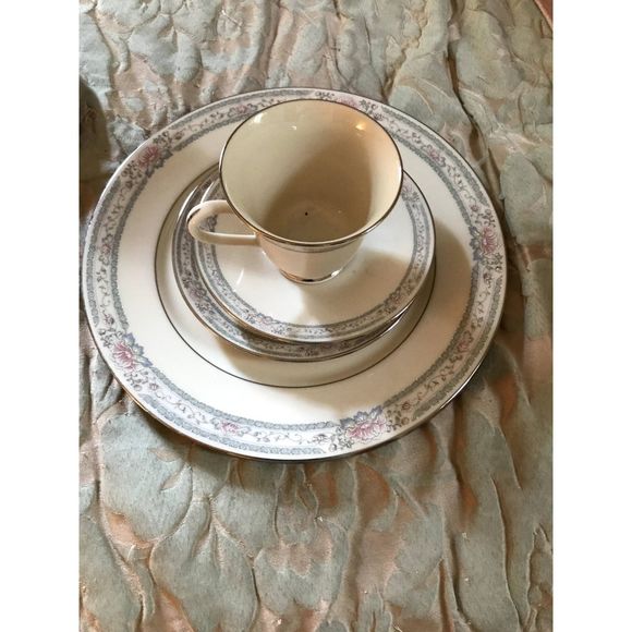 Lenox Charleston Pattern - Picture 1 of 4